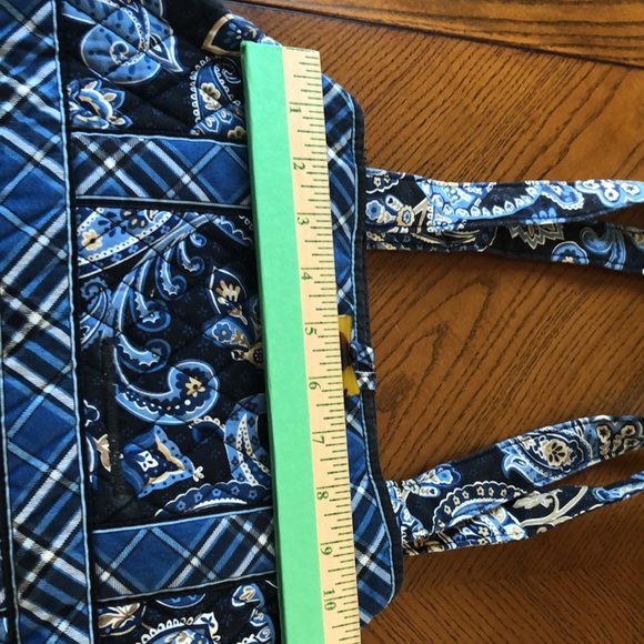 Vera Bradley Purse - Picture 4 of 9